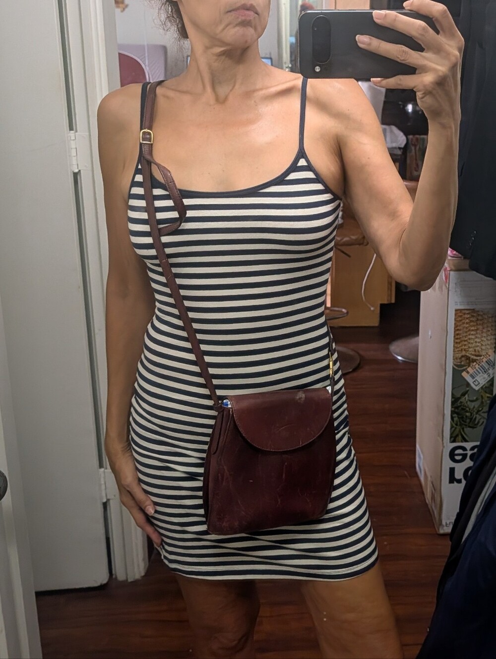 gold & pfeil made in italy Distressed Burgundy Leather mini Crossbody bag - Picture 13 of 13
